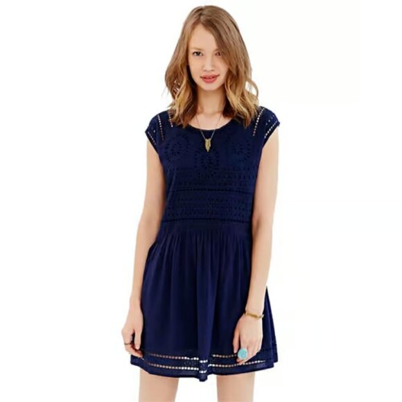🔥 3/$15 🔥 Ecote Urban Outfitters Blue Eyelet Relaxed Fit Summer Dress Small - Picture 1 of 9